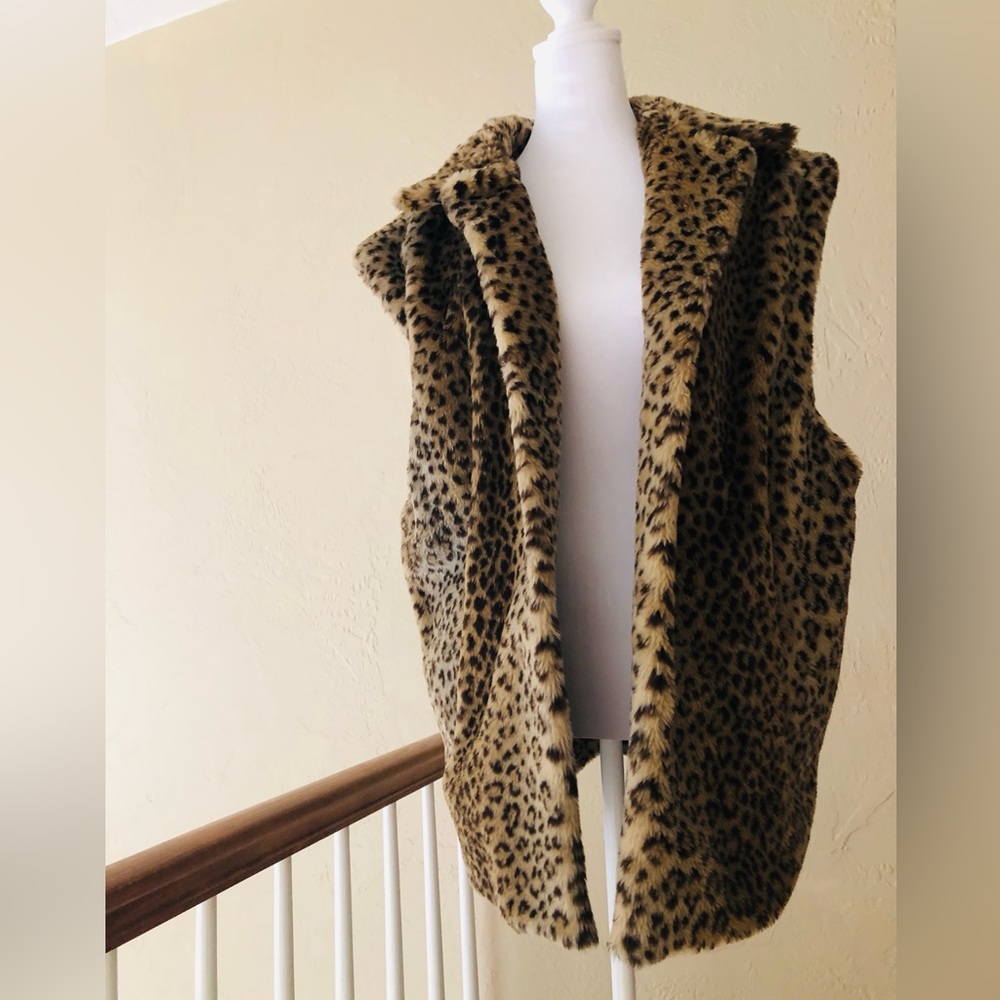 Leopard print faux fur vest